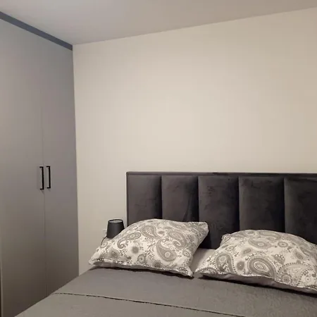 Kuraja Apartamento *