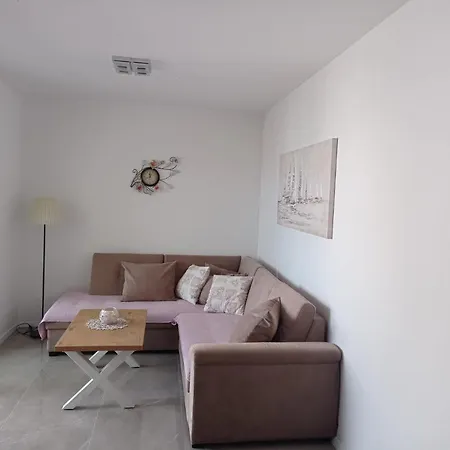 Ray Holiday Apartment Трогир