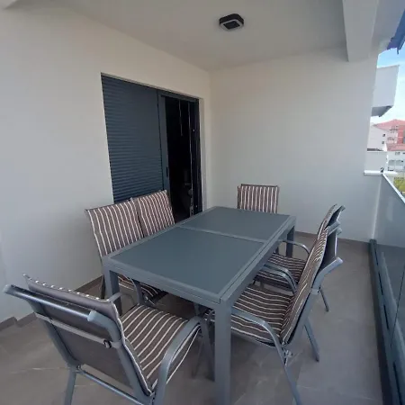 Ray Holiday Apartment Апартаменты Трогир