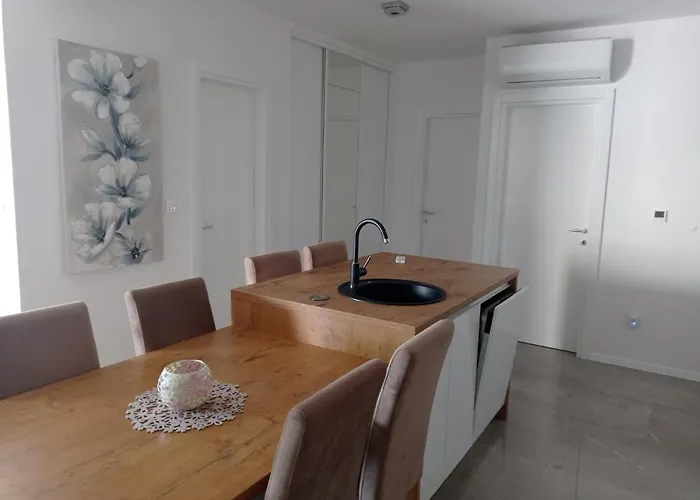 Апартаменты Ray Holiday Apartment Трогир