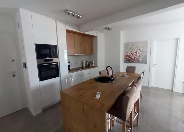 Ray Holiday Apartment Трогир