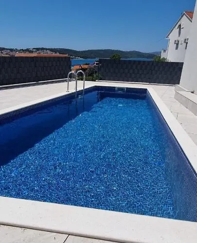 Ray Holiday Apartment Апартаменты Трогир